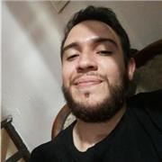 Profesor de historia y español, enseña clase a personas de todas las edades
